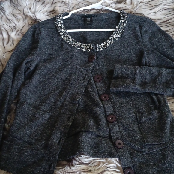 URBAN BEHAVIOR rinestone collar sweater - Picture 1 of 4